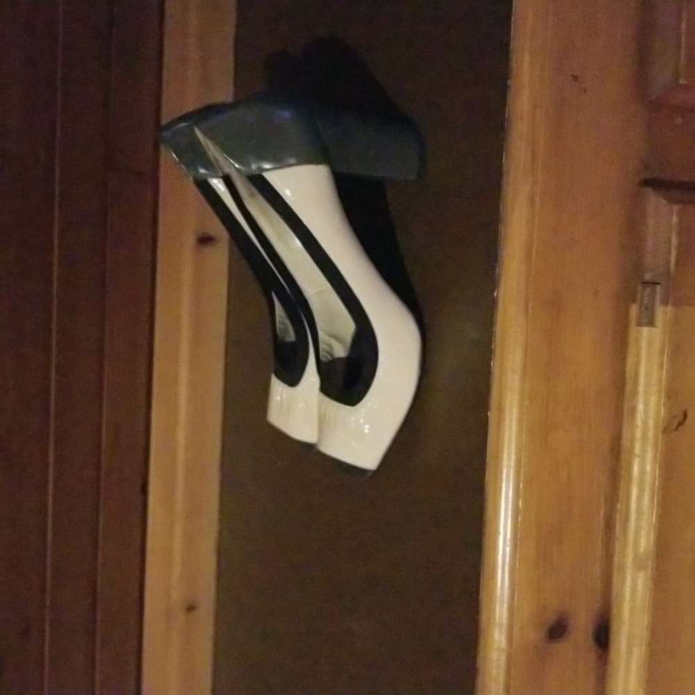 Shoe - Picture 3 of 3